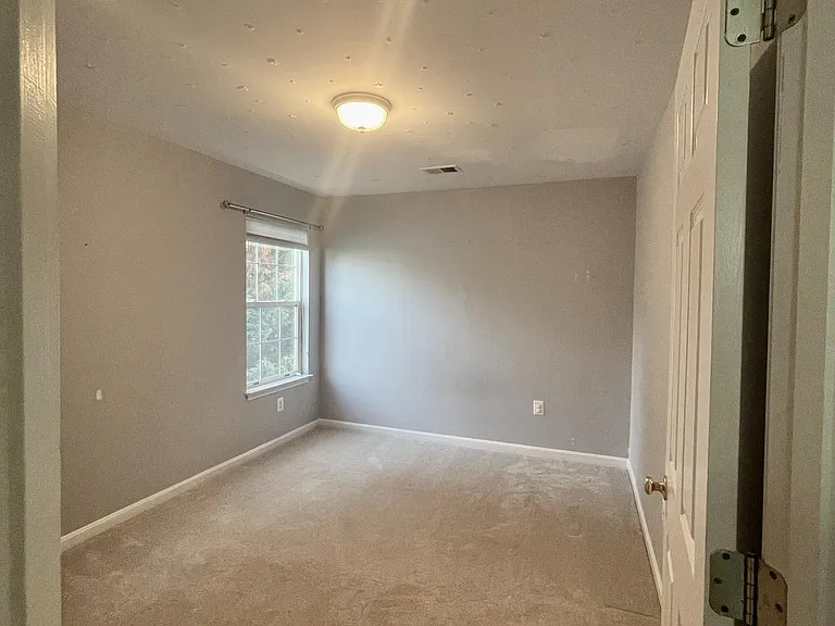 20411 Middlebury St — Photo 42
