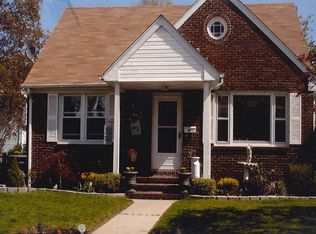 132 Safran Ave, Edison, NJ 08837