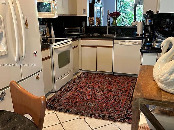 4th image of 3689 Estepona Ave #F30-b