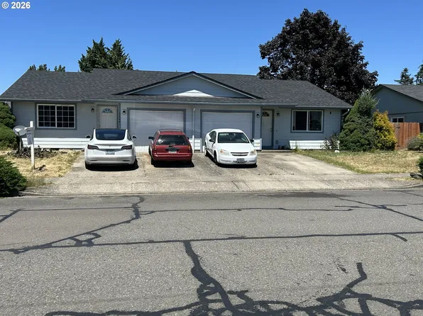 1467 W Locust St, Stayton, OR 97383