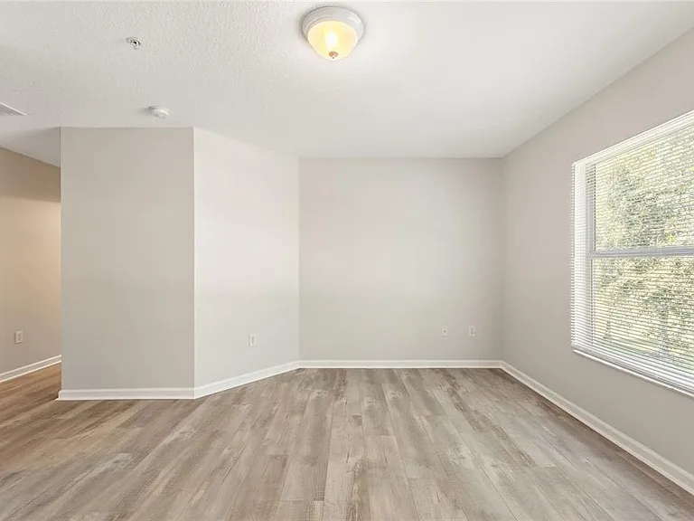 1220 Priory Cir — Photo 35
