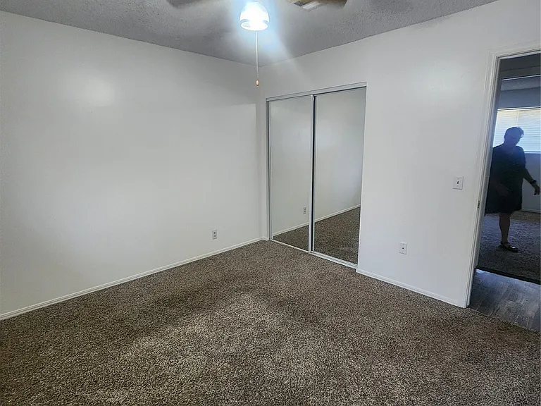 122 W Kent St — Photo 11