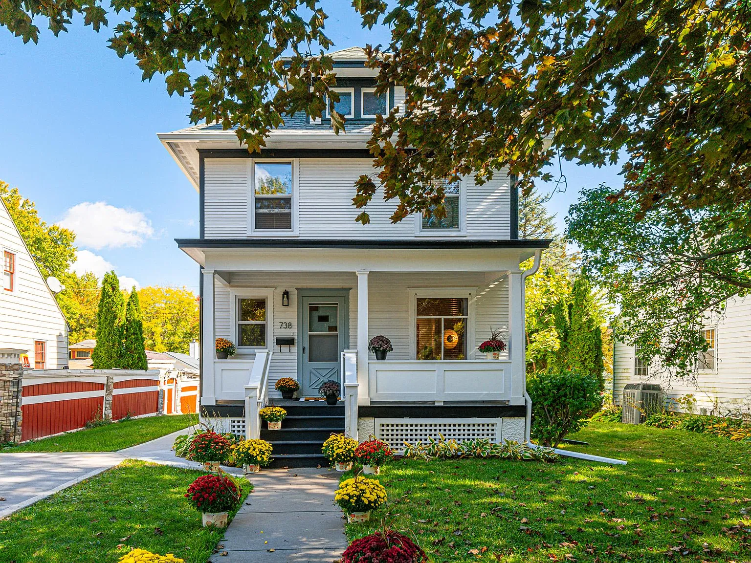 738 Oakland Ave — Photo 3