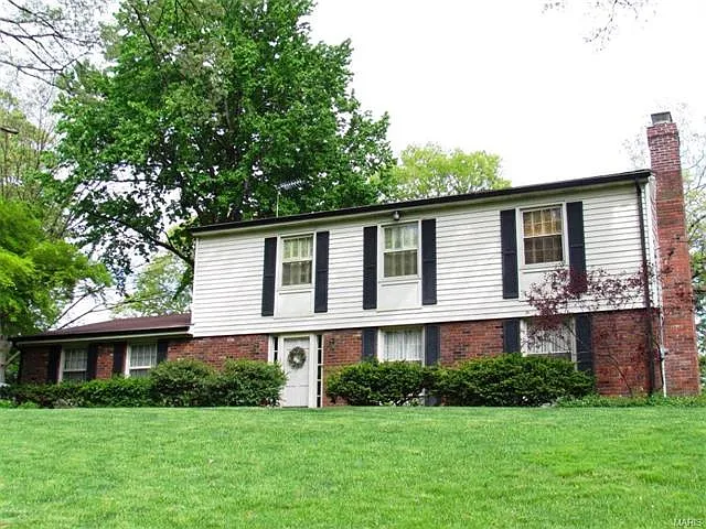 945 Old Oak Rd photo 1
