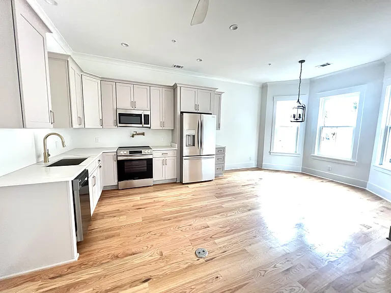 120 E Duffy St #C — Photo 4