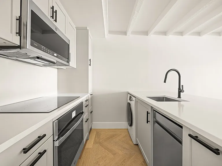 407 Adelphi St #1 — Photo 13