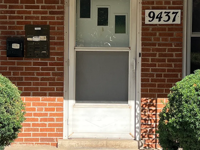 9437 Burlington Ave #3 — Photo 2
