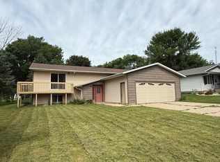 225 S 7th Ave E #E, Truman, MN 56088