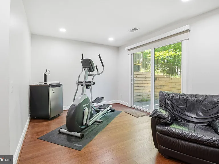1509 Farsta Ct — Photo 27
