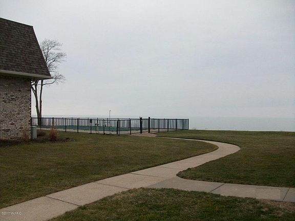 3rd image of 3620 Lakeshore Dr APT F2