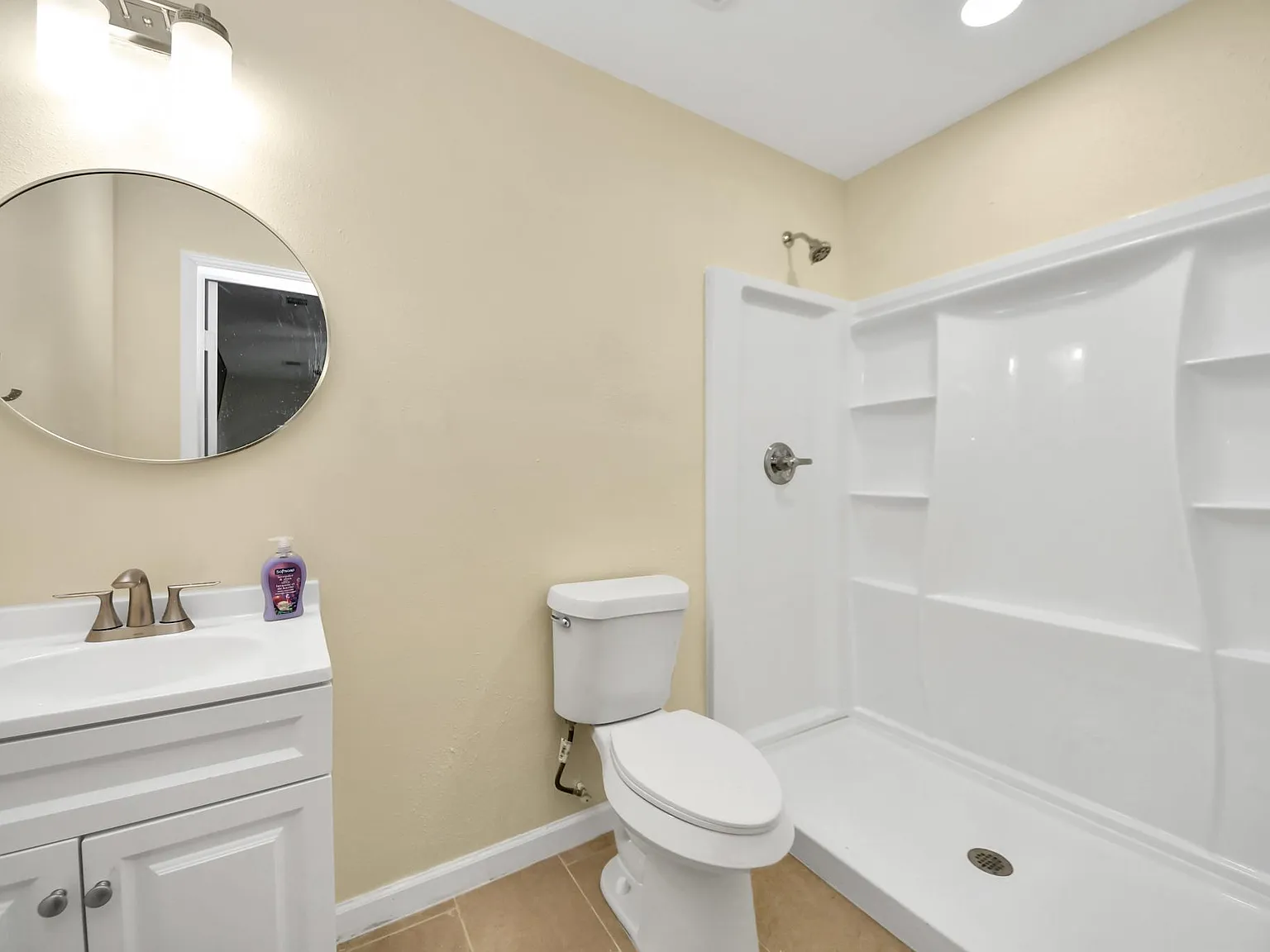 4 bed, 4.0 bath, 1900 sqft, $1,018 — Photo 3