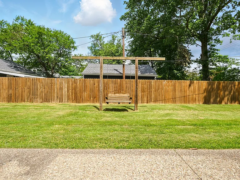421 Marquette Dr — Photo 17