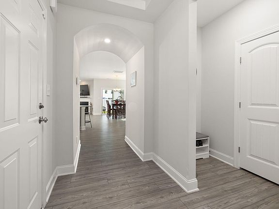 3rd image of 212 Oakcheset Ct