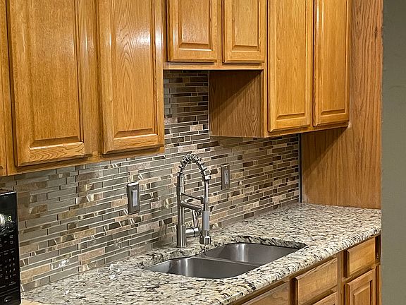 3rd image of 1137 Woodmere Dr