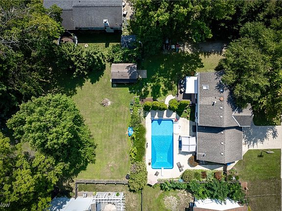 4th image of 811 Grantwood Ave