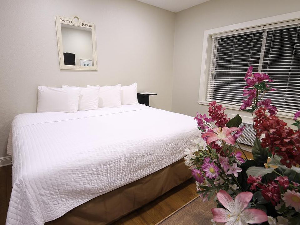 Kingsize bed in fully furnished unit.