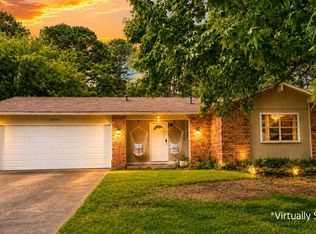 2848 N Peg Ln, Fayetteville, AR 72703