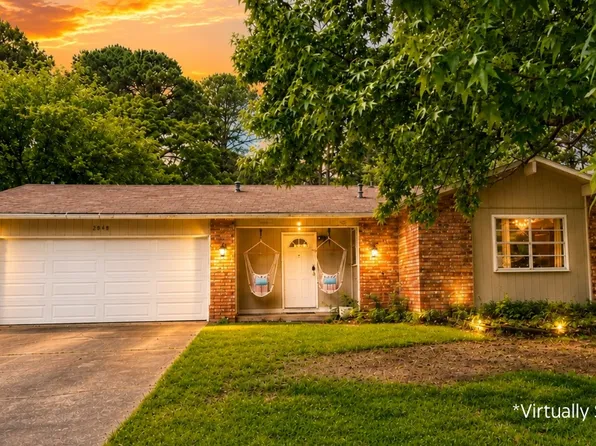 2848 N Peg Ln, Fayetteville, AR 72703