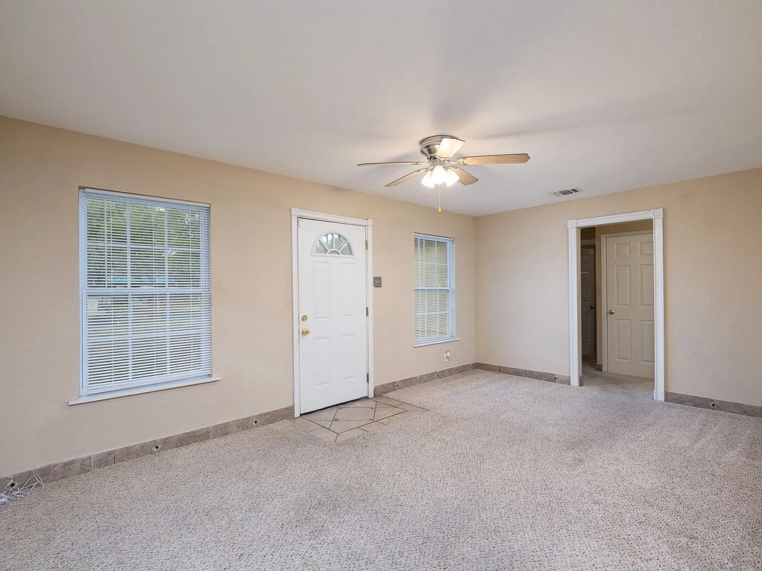 3 bed, 1176 sqft, $1,425 — Photo 2