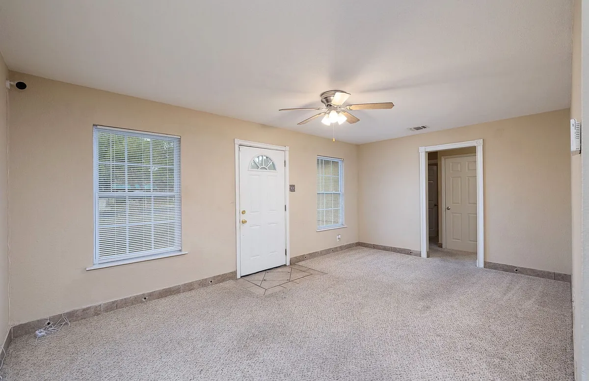 Building Photo - 430 Demya Dr