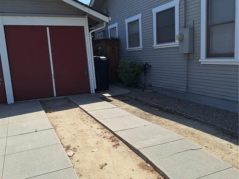 547 W Wilshire Ave — Photo 24