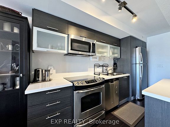 3rd image of 386 Yonge St #2705