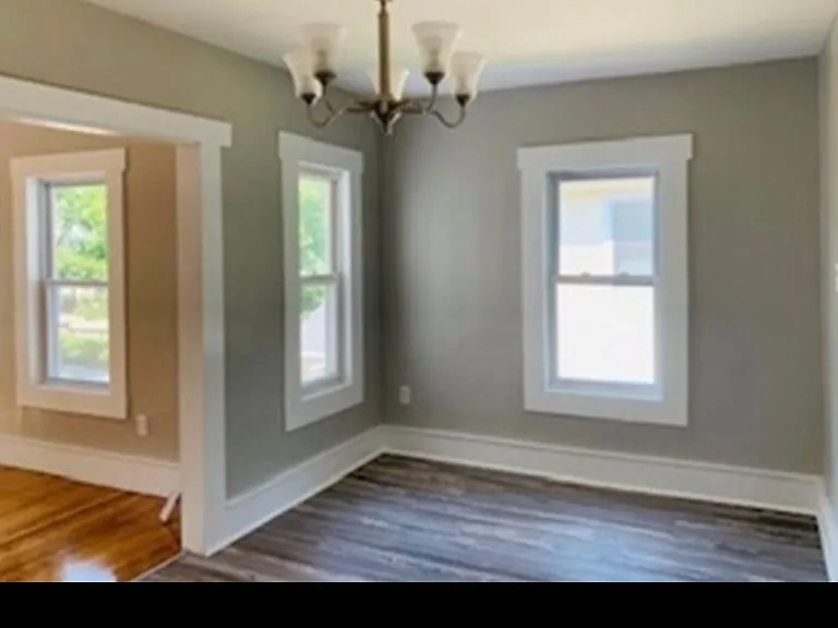 166 King St — Photo 1