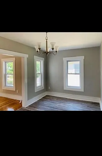 166 King St Photo 1