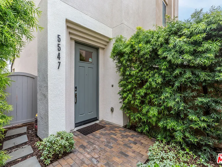 5547 Palm Dr — Photo 1