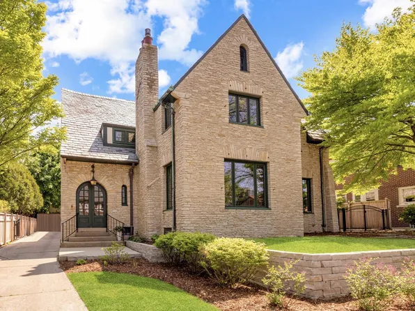 3520 North Hackett AVENUE, Milwaukee, WI 53211