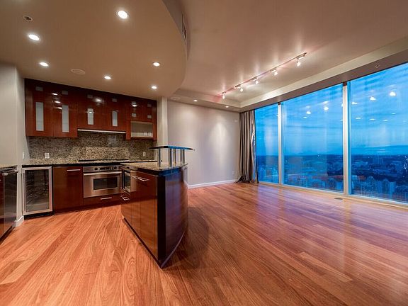 2nd image of 938 Nelson St #4804