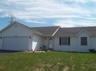 7725 Hawks View Dr, Machesney Park, IL 61115