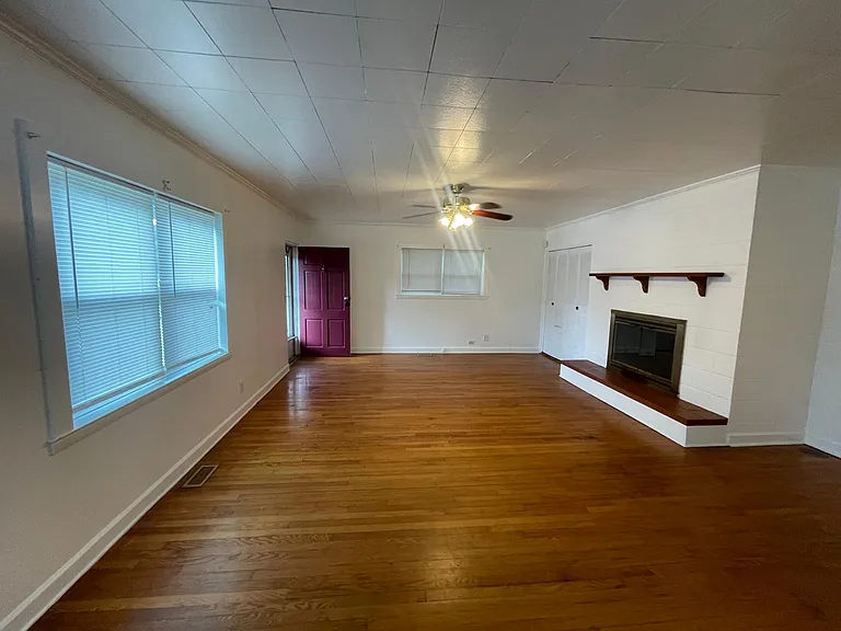 128 Holly Springs Rd — Photo 2