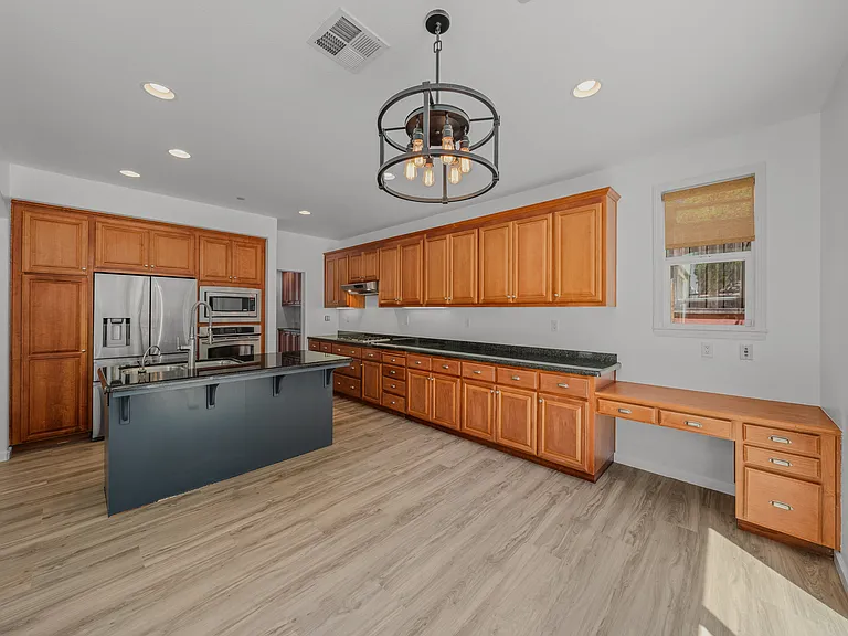 100 Portsmouth Dr — Photo 15
