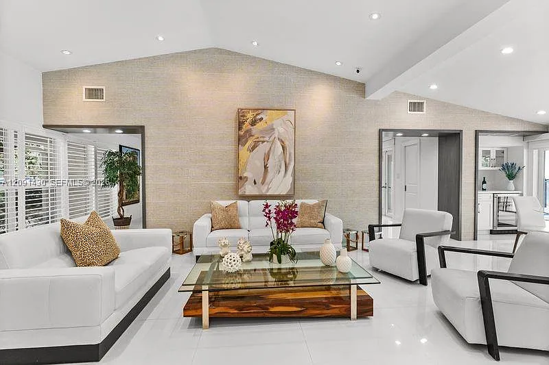 3 bed, 3000 sqft, $11,000 — Photo 3