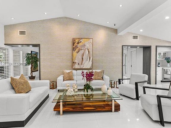 3rd image of 1021 Matanzas Ave #10