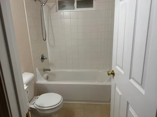 15650 E Burnside St APT A, Portland, OR 97233