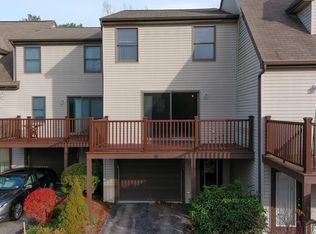 424 Ledgeview Dr, Rochester, NH 03839