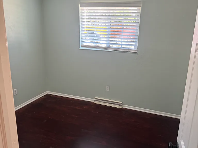 484 Salem St — Photo 6