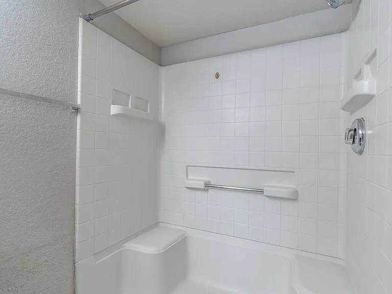 5124 Park Central Dr #517 — Photo 2