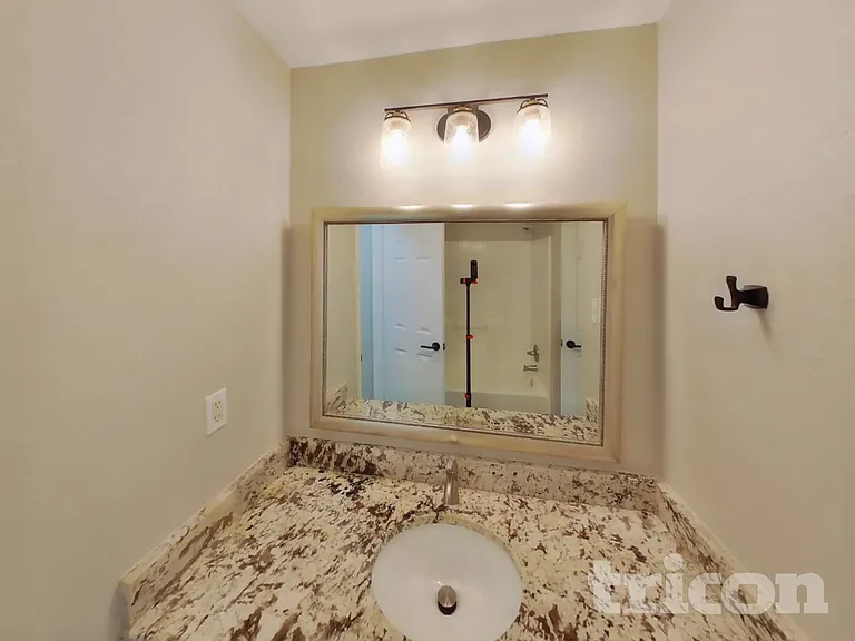 8401 Manchester Dr — Photo 17
