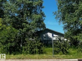 1401 10th St, Cold Lake, AB T9M1J6