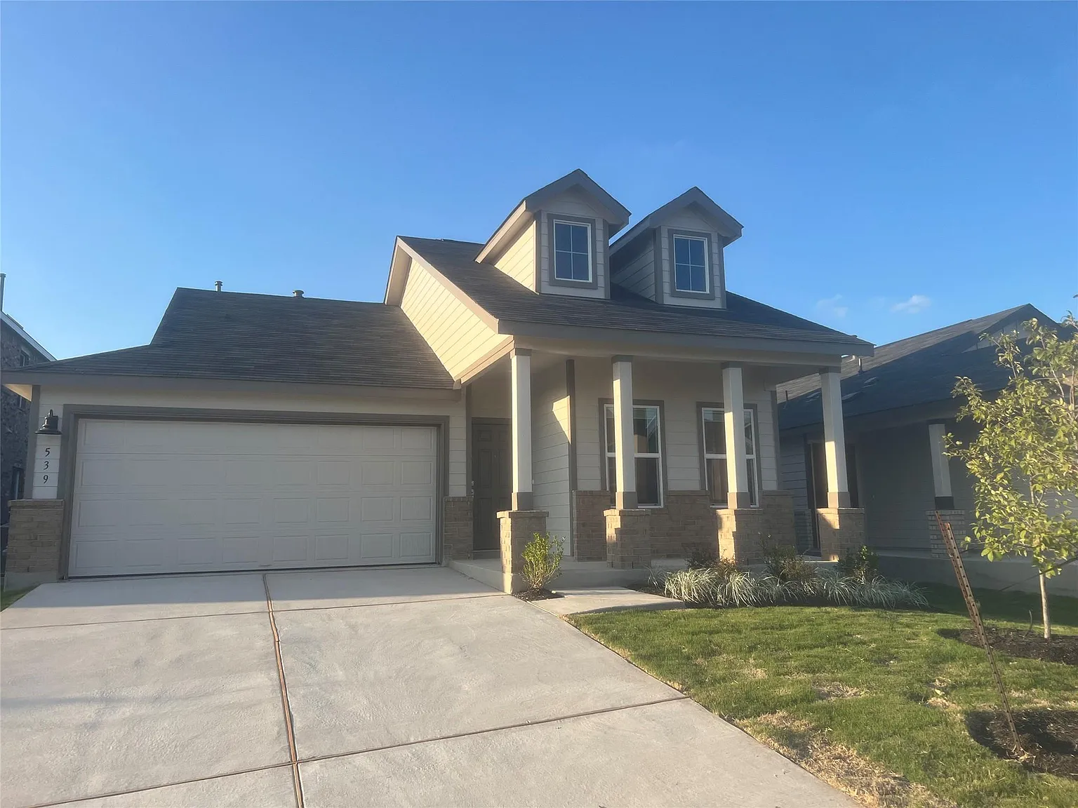 4 bed, 3.0 bath, 1913 sqft, $2,099 — Photo 3