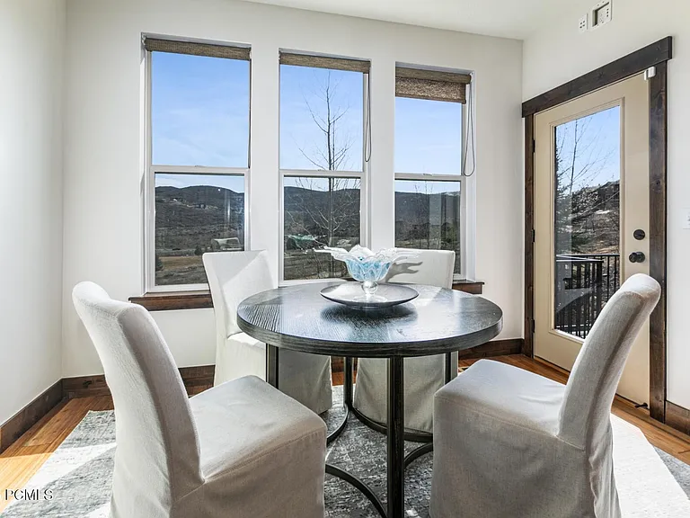 1018 W Abigail Dr — Photo 12