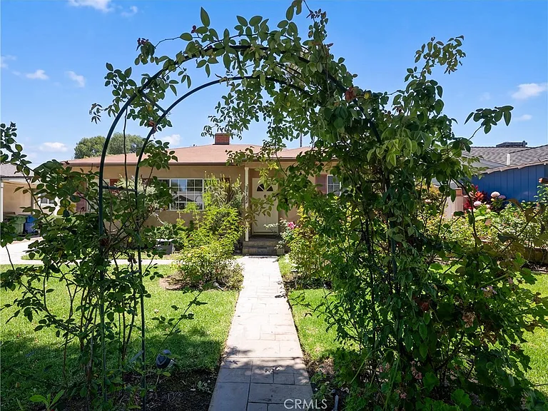 4722 Ventura Canyon Ave — Photo 4