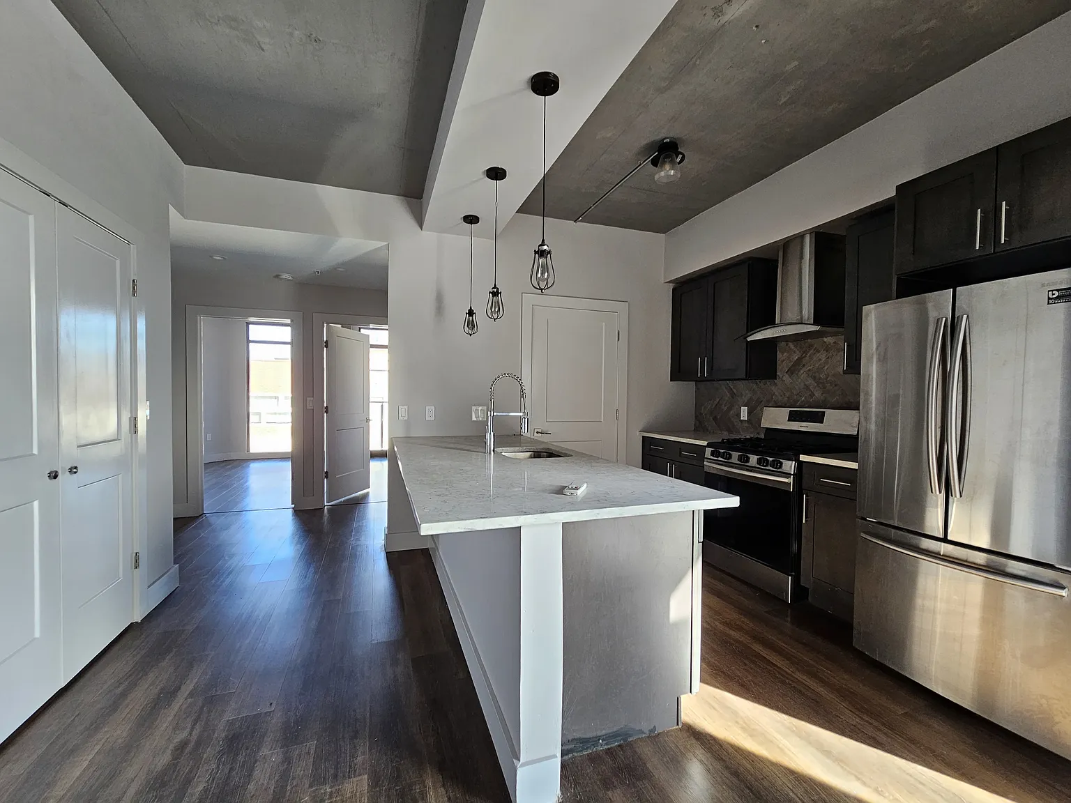2 bed, 1350 sqft, $2,700 — Photo 2