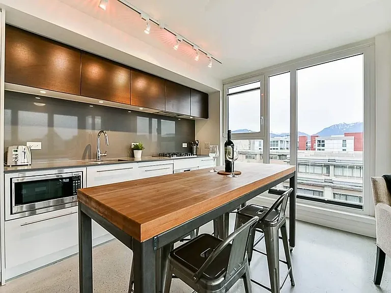 150 Cordova St E #902 — Photo 2