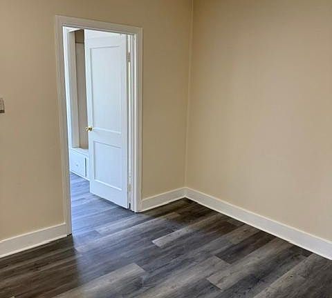 4th image of 27 Main St E #304