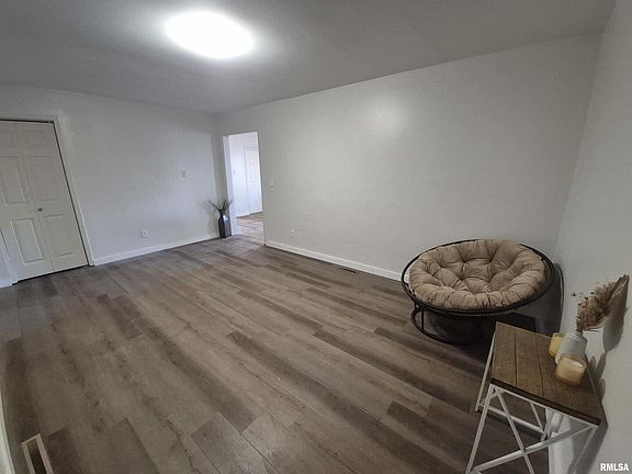 5th image of 802 Dillard St