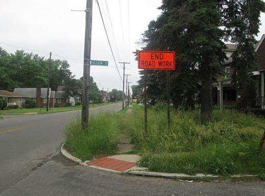 2nd image of 2451 Tuscarawas St E